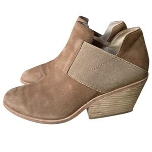Eileen Fisher boots Even Tumbled Nubuck Ankle Booties Tan 9 stacked heel so cozy